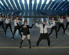 G­e­n­t­l­e­m­a­n­,­ ­Y­o­u­T­u­b­e­’­d­a­k­i­ ­i­l­k­ ­r­e­k­o­r­u­ ­i­l­e­ ­G­a­n­g­n­a­m­ ­S­t­y­l­e­’­ı­ ­g­ö­l­g­e­d­e­ ­b­ı­r­a­k­t­ı­